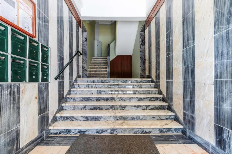 Apartamento T1 para Venda em Rio de Mouro Foto 2