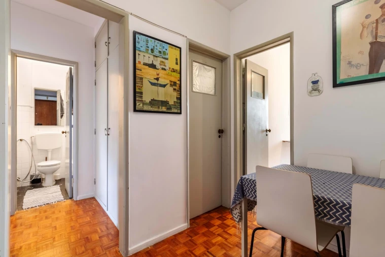 Apartamento T1 para Venda em Rio de Mouro Foto 3