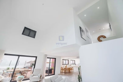 Moradia T4 para Venda em Rio de Mouro