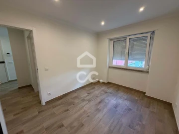 Apartamento T1 para Arrendamento em Póvoa de Santo Adrião e Olival Basto