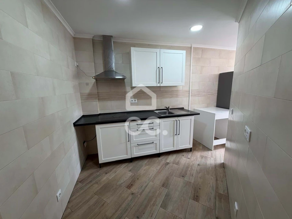 Apartamento T1 para Arrendamento em Póvoa de Santo Adrião e Olival Basto Foto 1