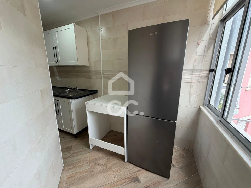 Apartamento T1 para Arrendamento em Póvoa de Santo Adrião e Olival Basto Foto 3