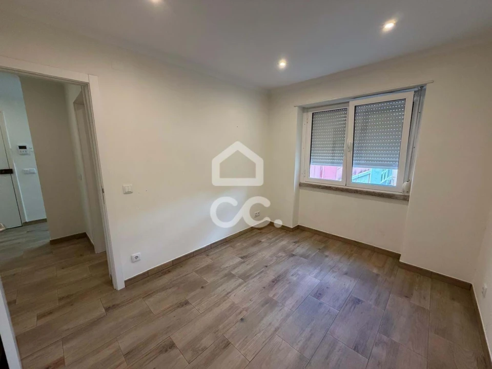 Apartamento T1 para Arrendamento em Póvoa de Santo Adrião e Olival Basto Foto 14
