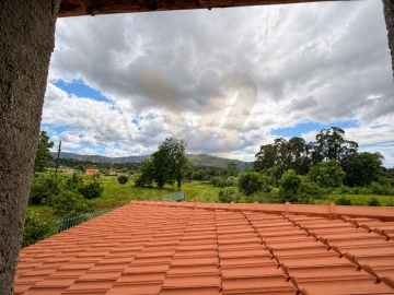 Moradia T4 para Venda em Fornelos e Queijada