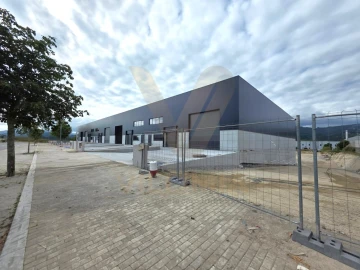 Armazém para Arrendamento em Gemieira