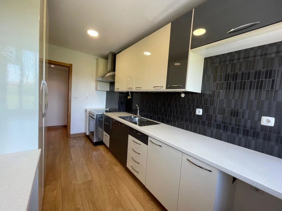 Apartamento T2 para Arrendamento em Benfica Foto 1