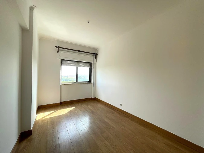 Apartamento T2 para Arrendamento em Benfica Foto 5