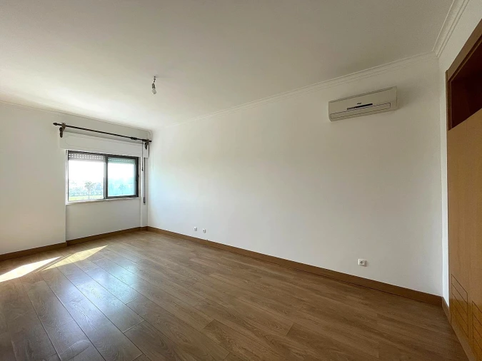 Apartamento T2 para Arrendamento em Benfica Foto 7