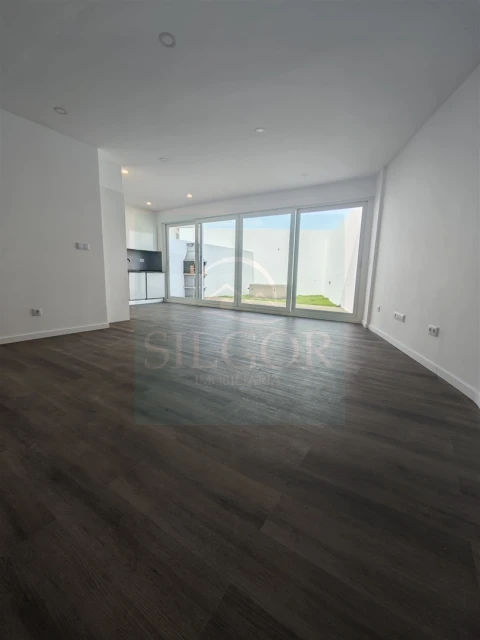 Moradia T2 para Venda em Baixa da Banheira e Vale da Amoreira