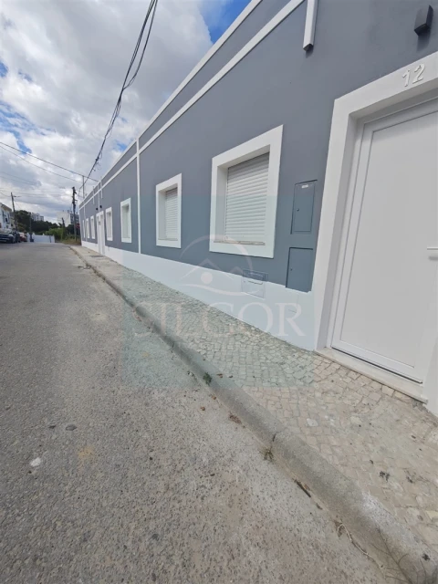 Moradia T2 para Venda em Baixa da Banheira e Vale da Amoreira