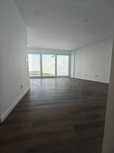 Moradia T2 para Venda em Baixa da Banheira e Vale da Amoreira