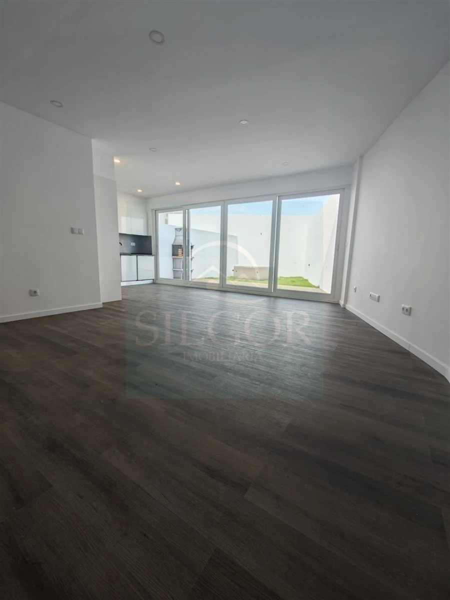 Moradia T2 para Venda em Baixa da Banheira e Vale da Amoreira Foto 5