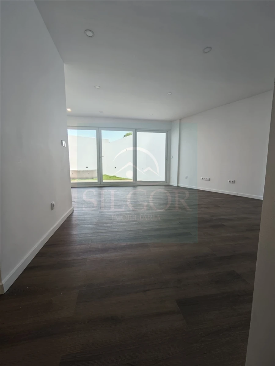 Moradia T2 para Venda em Baixa da Banheira e Vale da Amoreira Foto 9