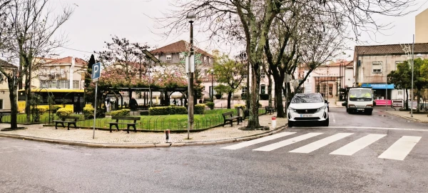 Prédio para Venda em Ramada e Caneças