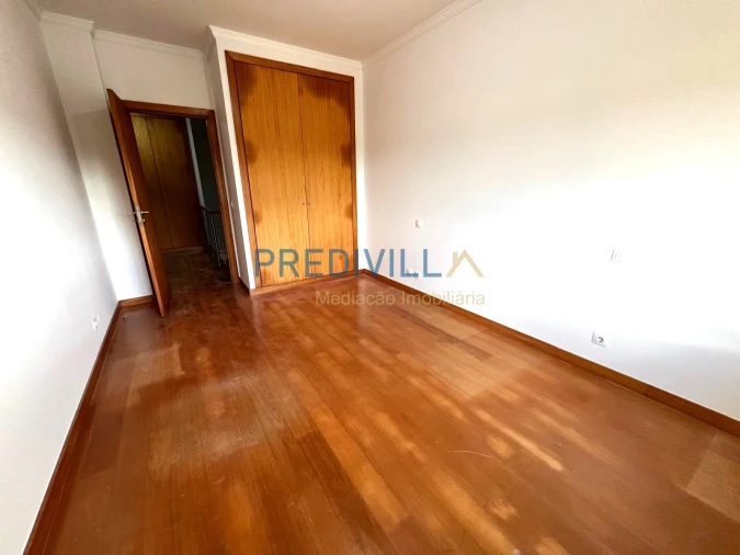 Moradia T3 para Venda em Arvore Foto 11