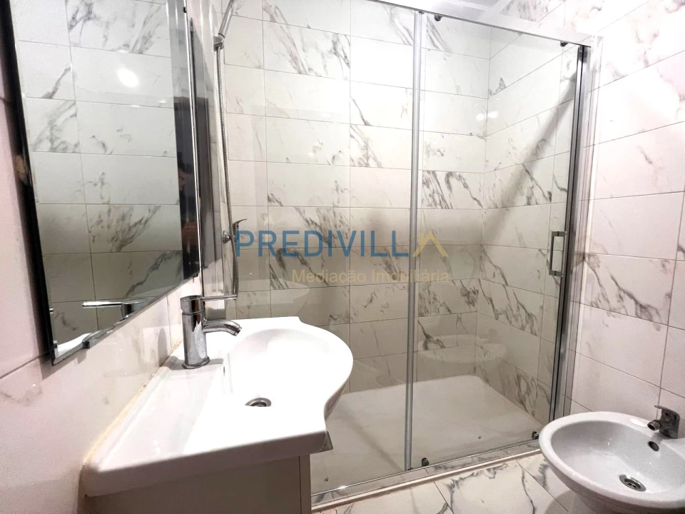 Apartamento T1 para Venda em Moreira Foto 5