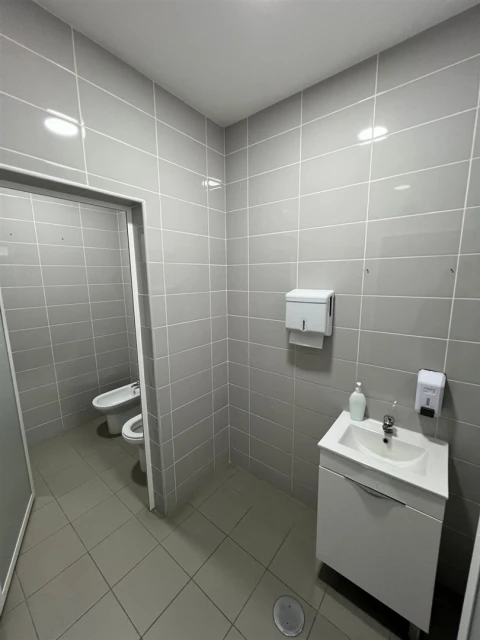 Armazém para Venda em Fiães