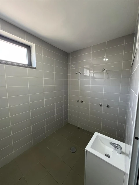 Armazém para Venda em Fiães