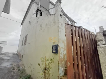 Moradia T4 para Venda em São Pedro