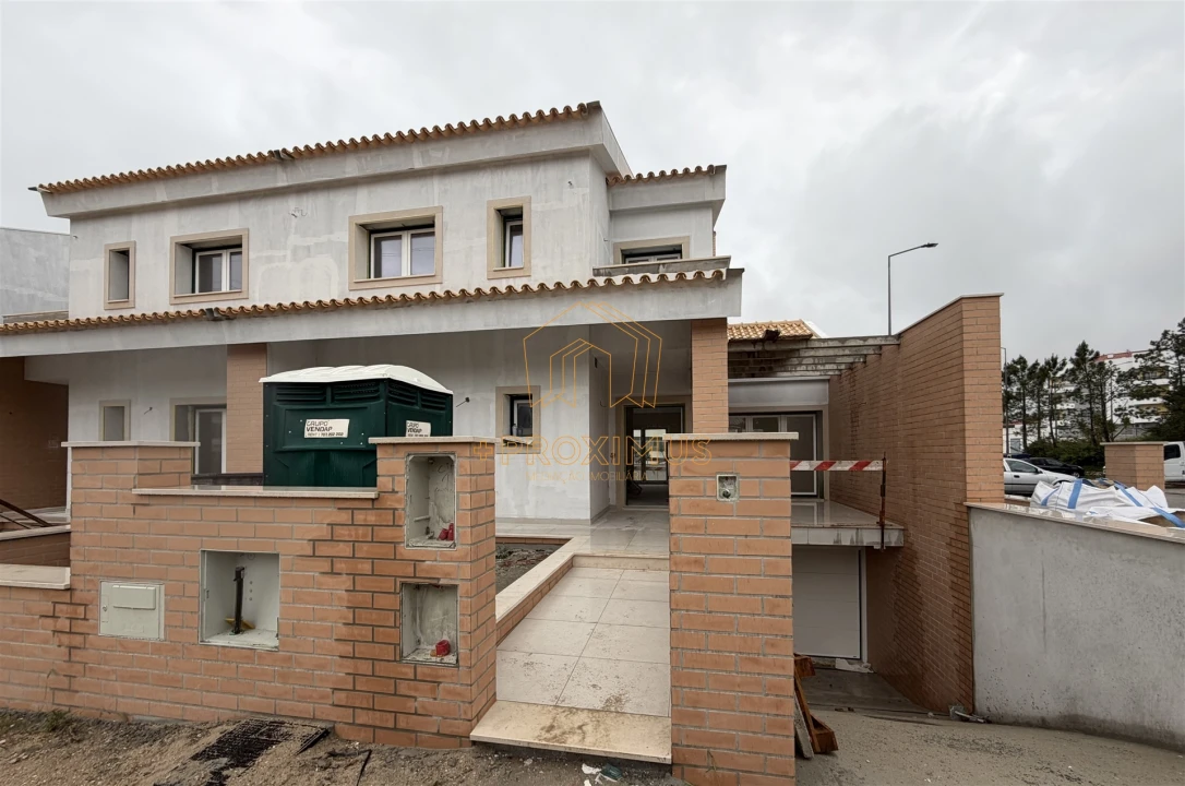 Moradia T4 para Venda em Tavarede Foto 1