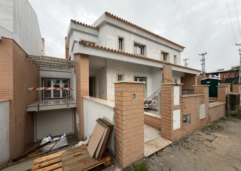 Moradia T4 para Venda em Tavarede Foto 3
