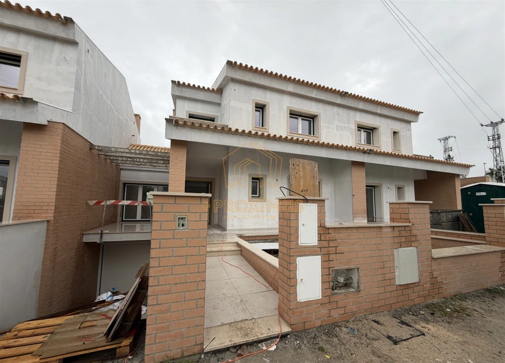Moradia T4 para Venda em Tavarede Foto 2