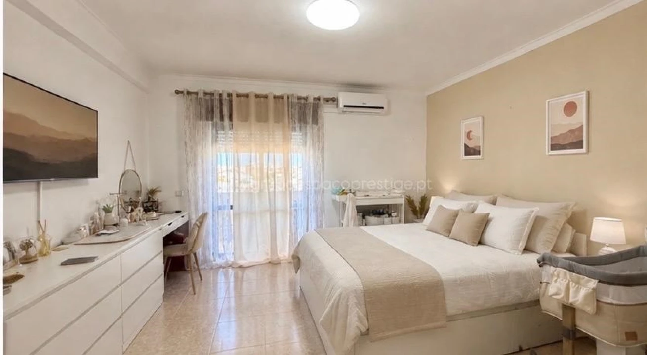 Apartamento T3 para Venda em Quelfes Foto 22