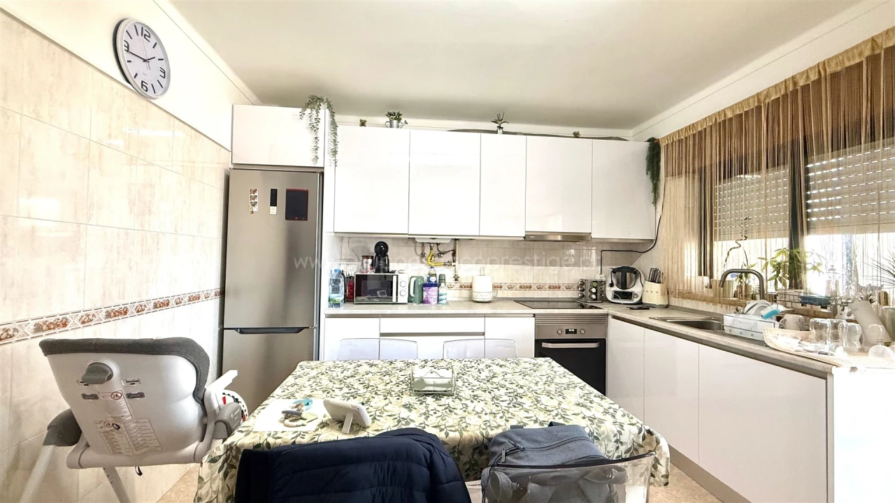 Apartamento T3 para Venda em Quelfes Foto 7