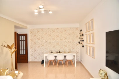 Apartamento T3 para Venda em Quelfes