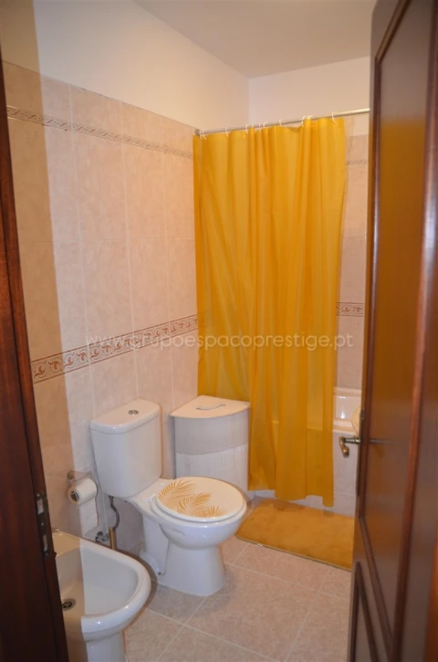 Apartamento T3 para Venda em Quelfes