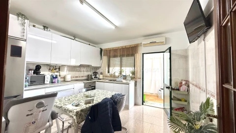 Apartamento T3 para Venda em Quelfes