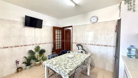 Apartamento T3 para Venda em Quelfes