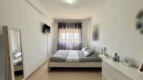 Apartamento T3 para Venda em Quelfes