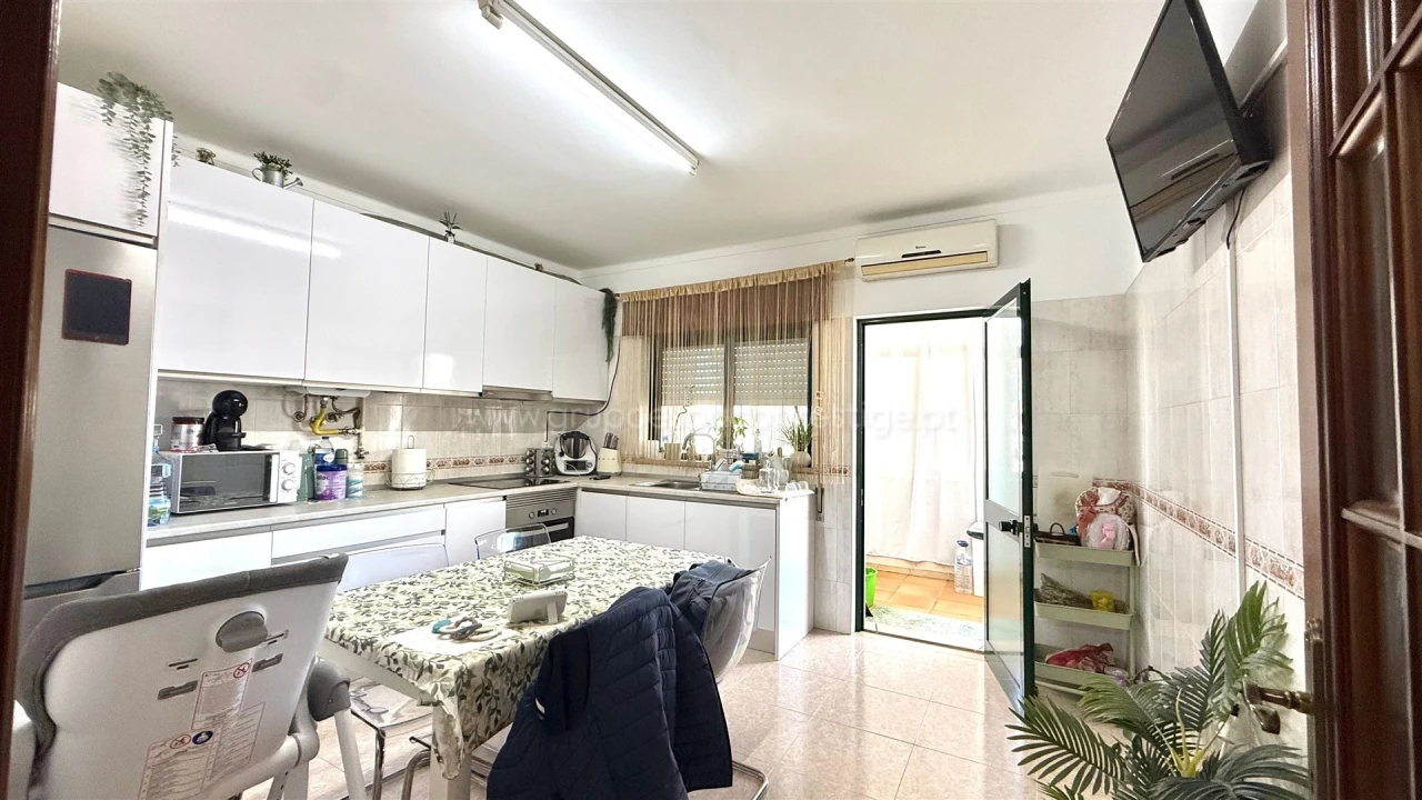 Apartamento T3 para Venda em Quelfes Foto 6