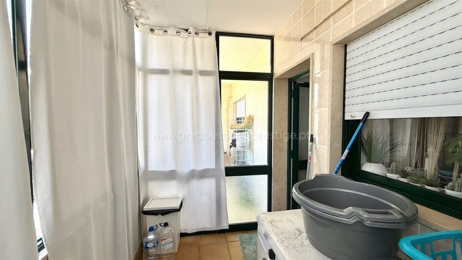 Apartamento T3 para Venda em Quelfes Foto 11