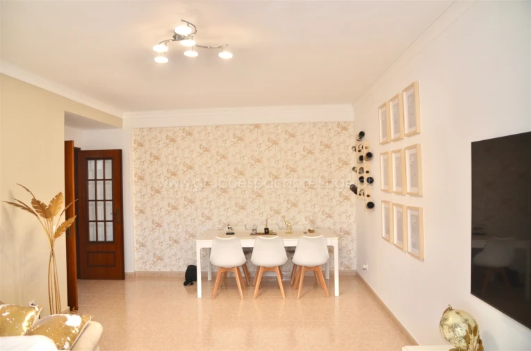 Apartamento T3 para Venda em Quelfes Foto 4