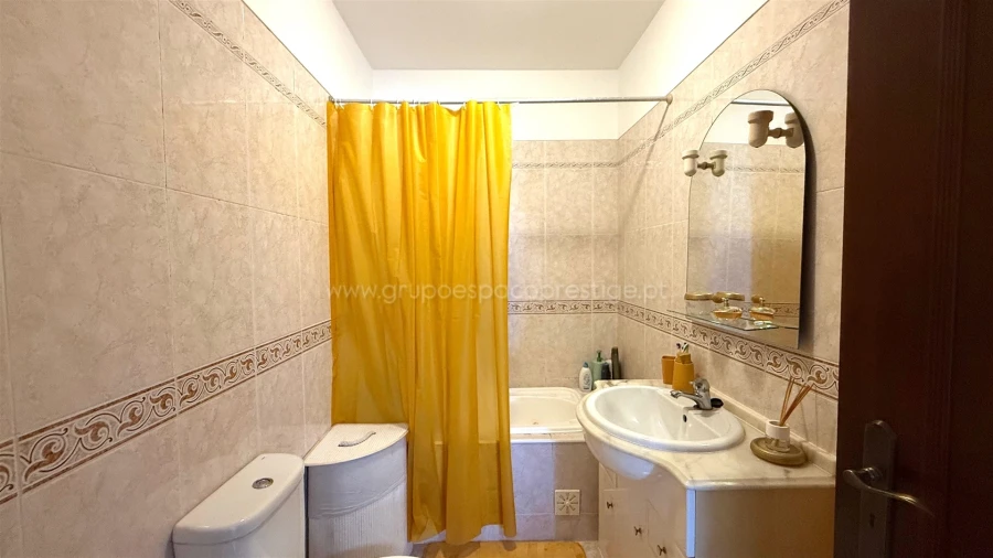 Apartamento T3 para Venda em Quelfes Foto 23