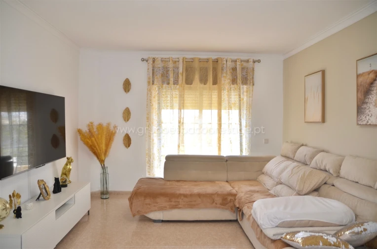 Apartamento T3 para Venda em Quelfes Foto 2