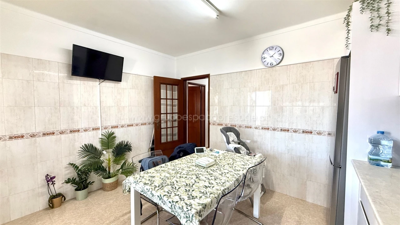 Apartamento T3 para Venda em Quelfes Foto 8