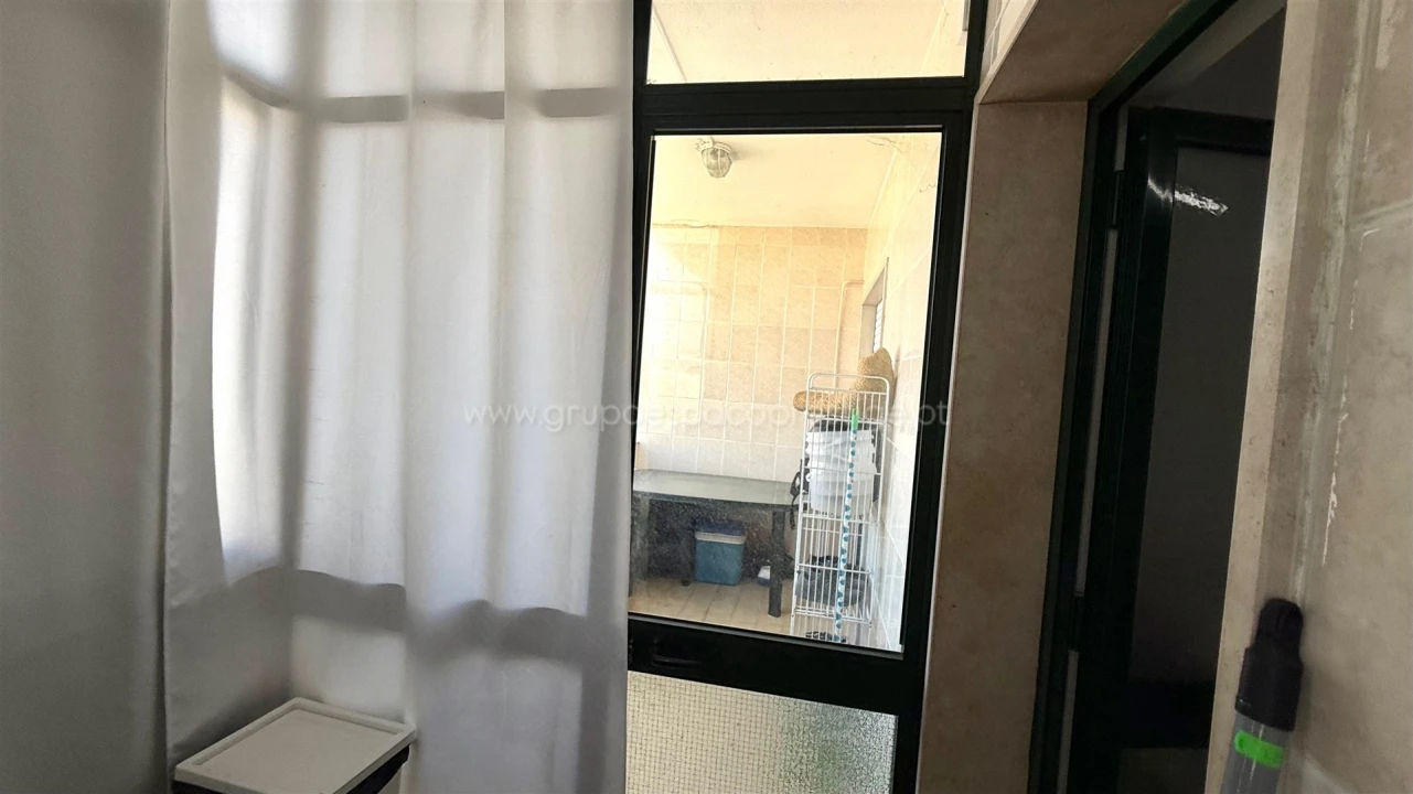 Apartamento T3 para Venda em Quelfes Foto 12