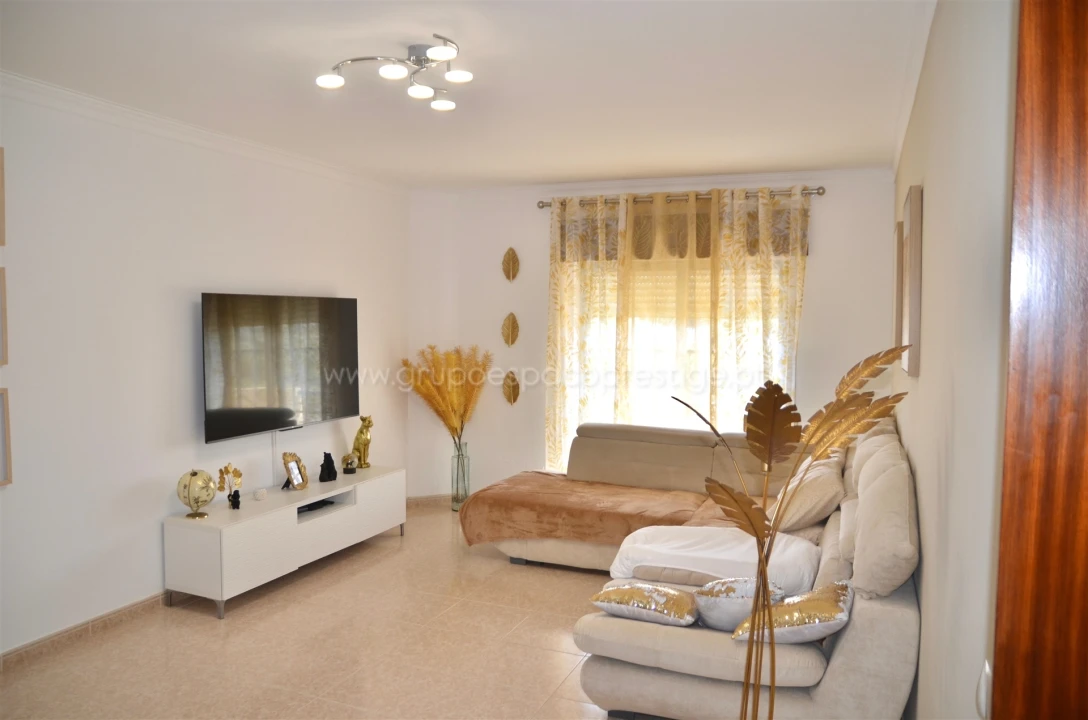 Apartamento T3 para Venda em Quelfes Foto 1