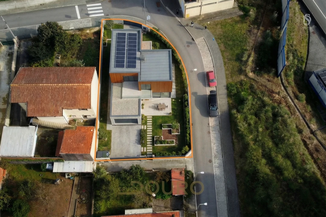Terreno para Venda em Sandim, Olival, Lever e Crestuma Foto 1