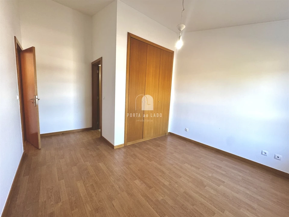 Apartamento T3 para Arrendamento em Gulpilhares e Valadares Foto 11