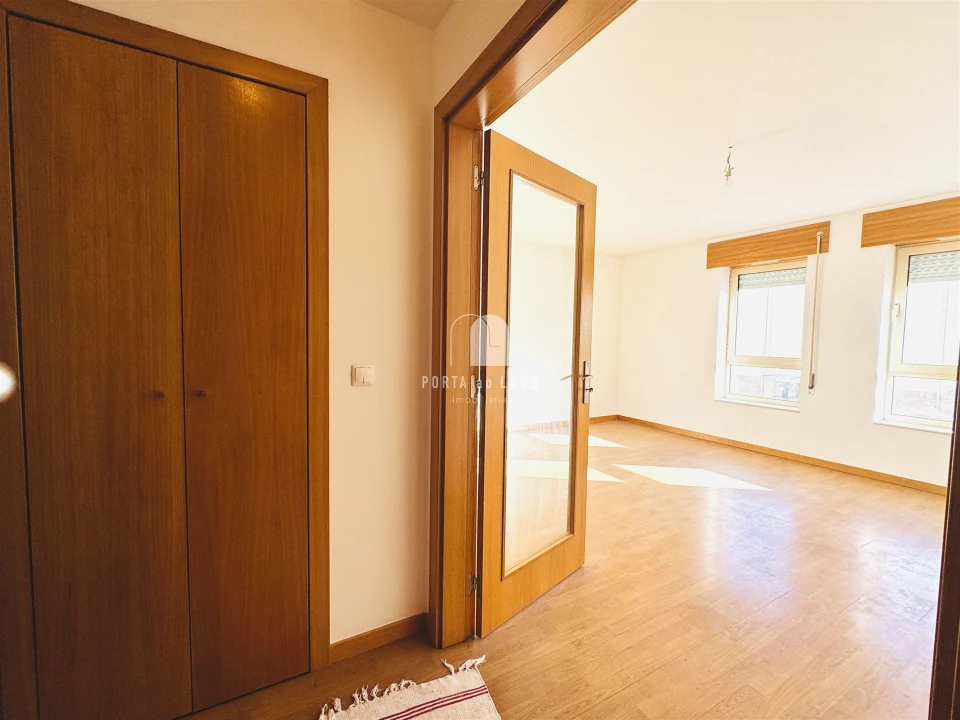 Apartamento T3 para Arrendamento em Gulpilhares e Valadares Foto 1