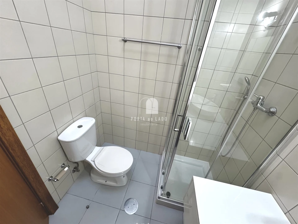 Apartamento T3 para Arrendamento em Gulpilhares e Valadares Foto 14