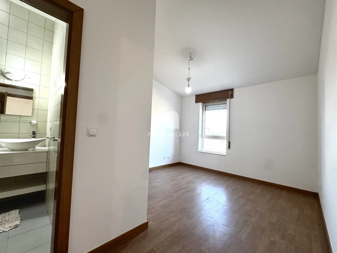 Apartamento T3 para Arrendamento em Gulpilhares e Valadares Foto 3
