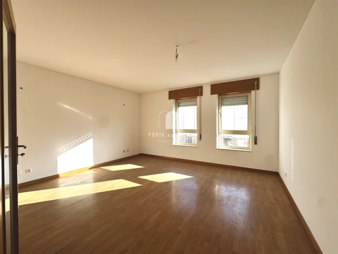 Apartamento T3 para Arrendamento em Gulpilhares e Valadares Foto 4