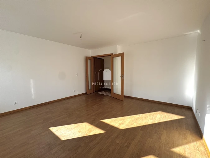 Apartamento T3 para Arrendamento em Gulpilhares e Valadares Foto 2