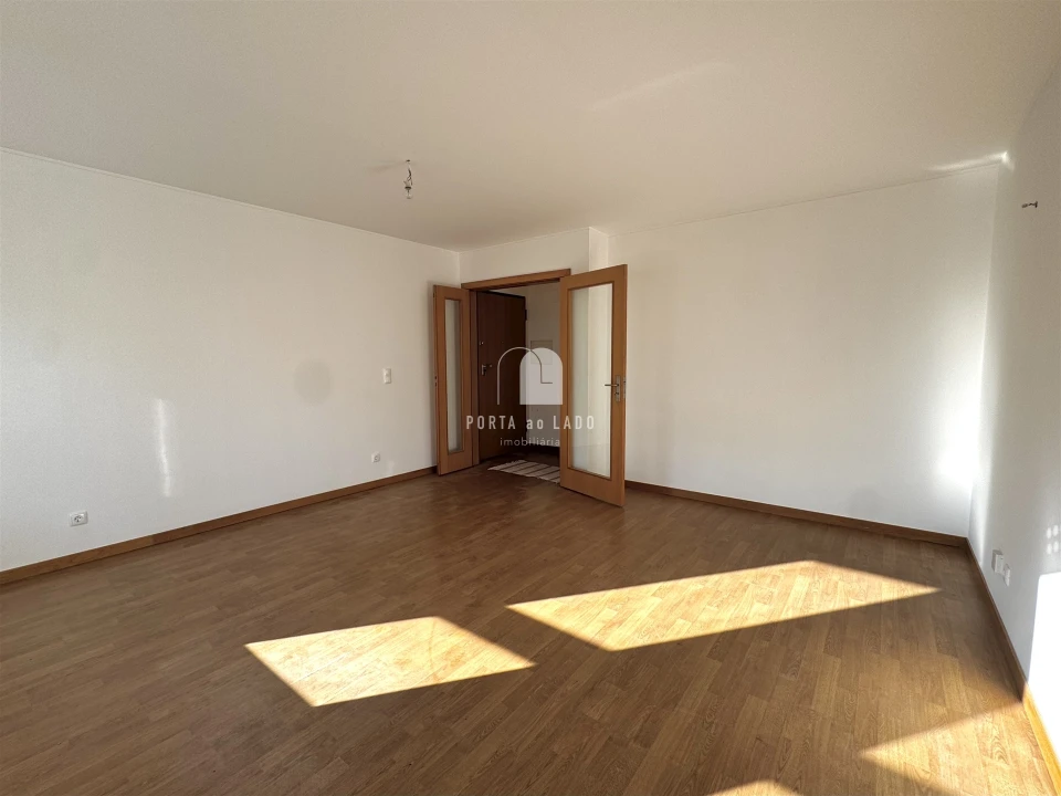 Apartamento T3 para Arrendamento em Gulpilhares e Valadares Foto 2