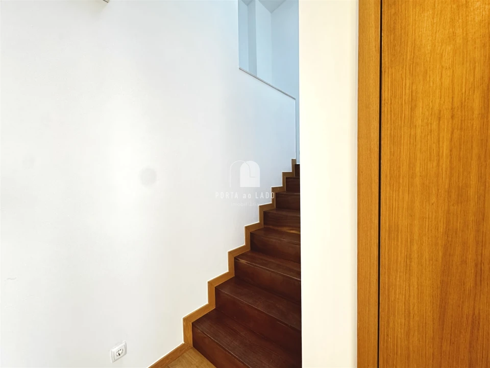 Apartamento T3 para Arrendamento em Gulpilhares e Valadares Foto 7
